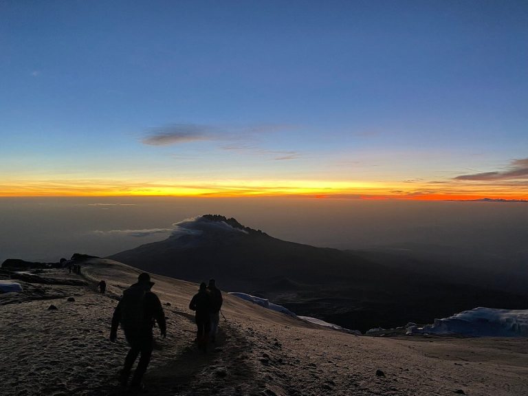 Kilimanjaro Besteigung Machame Route & 3 Tage Lodge Safari