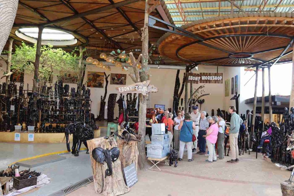 The most beautiful, the best known are the makonde carvings. The Makonde tribe group lives in southern Tanzania (Mtwara), the border region with Mozambique. These sculpted works from craftsman are often represent different style of human beings (Maasai tribes) wild animals, scenes of everyday life in the form of entwined figurines. Most of the sculptures sold in souvenir shops are mass-produced, which means that it is difficult to buy original sometimes.